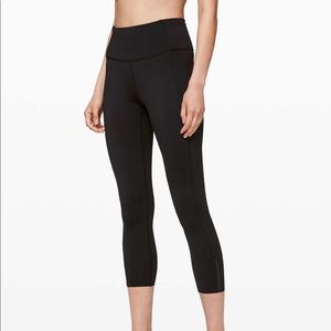 Fast and free High Rise Crop 23” Size 6 Black